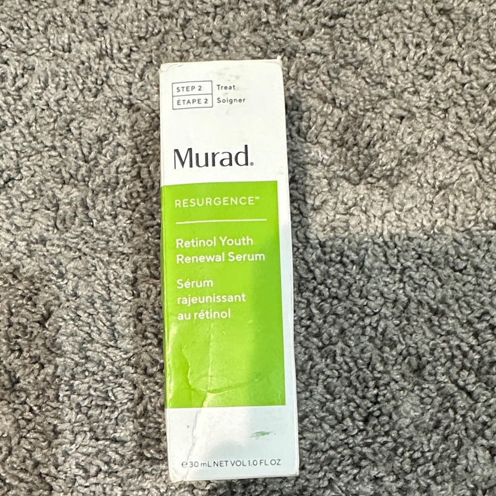 Murad Resurgence Retinol Youth Renewal Serum - Lime Green and White